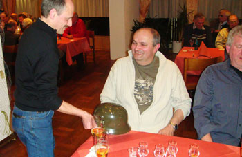 Es konnte ein erfreuliches Sammelergenis zum Abschluß des Abend präsentiert werden!